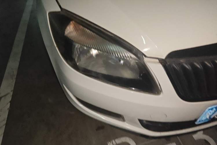 Used Skoda Fabia 2012 1.6L Manual Cool Black Edition Right Front Headlight