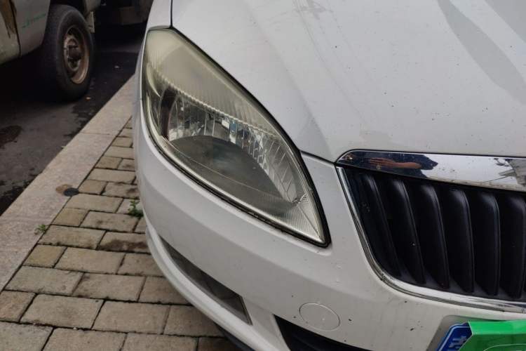 Used Skoda Fabia 2012 1.6L Manual Cool Black Edition Right Front Headlight