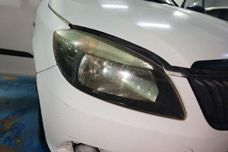 Used Skoda Fabia 2012 1.6L Automatic Cool Black Edition Right Front Headlight