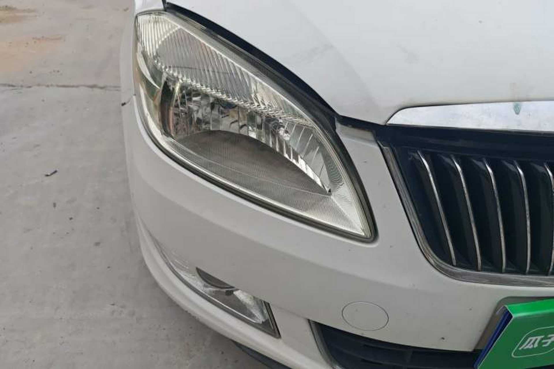 Used Skoda Fabia 2012 1.4L Automatic Crystal Edition Right Front Headlight