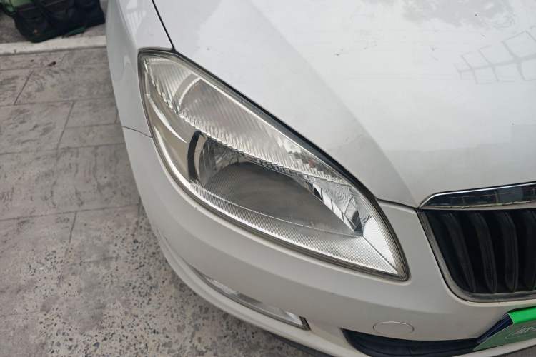Used Skoda Fabia 2012 1.4L Manual Crystal Edition Right Front Headlight