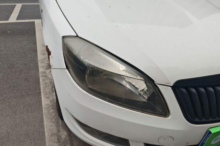 Used Skoda Fabia 2012 1.6L 5th Anniversary Limited Edition Right Front Headlight