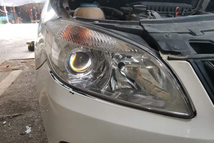 Used Skoda Fabia 2012 1.4L Manual Crystal Edition Right Front Headlight