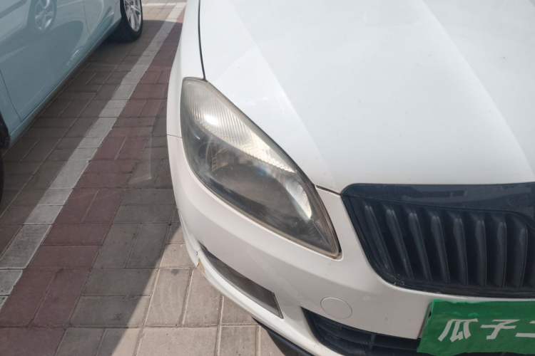Used Skoda Fabia 2012 1.6L Manual Cool Black Edition Right Front Headlight