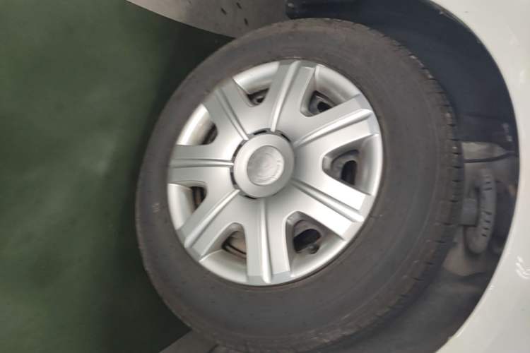 Used Skoda Fabia 2012 1.4L Manual Crystal Edition Right Front Wheel Hub