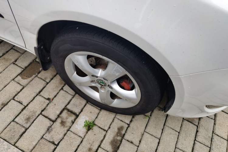 Used Skoda Fabia 2012 1.6L Manual Cool Black Edition Right Front Wheel Hub