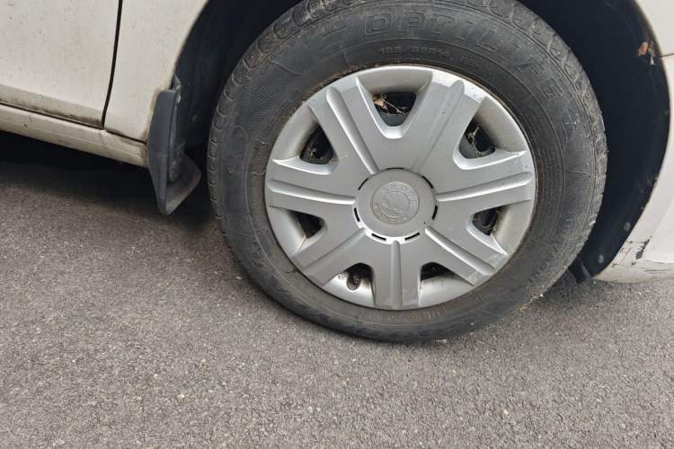 Used Skoda Fabia 2012 1.4L Automatic Crystal Edition Right Front Wheel Hub