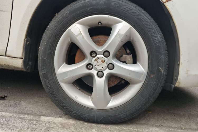 Used Skoda Fabia 2012 1.6L 5th Anniversary Limited Edition Right Front Wheel Hub