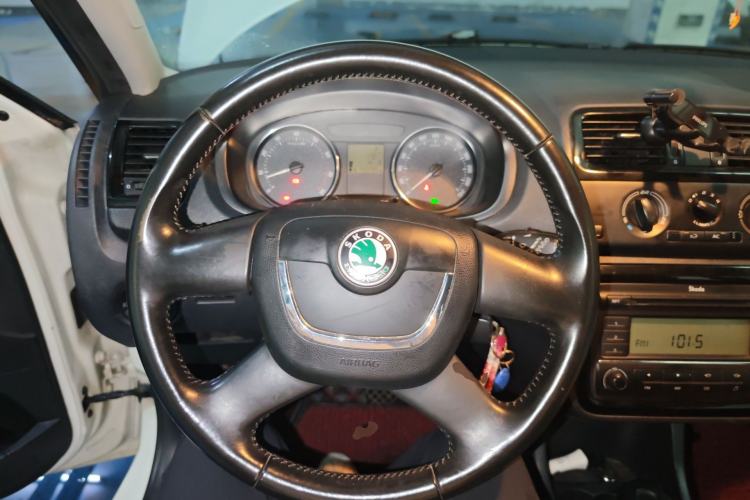 Used Skoda Fabia 2012 1.6L Automatic Cool Black Edition Steering Wheel
