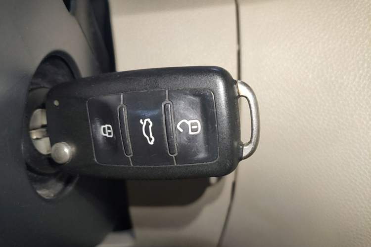 Used Skoda Fabia 2012 1.4L Manual Crystal Edition Vehicle Key