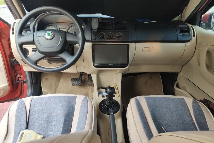 Used Skoda Fabia 2012 1.4L Automatic Crystal Edition Center Console