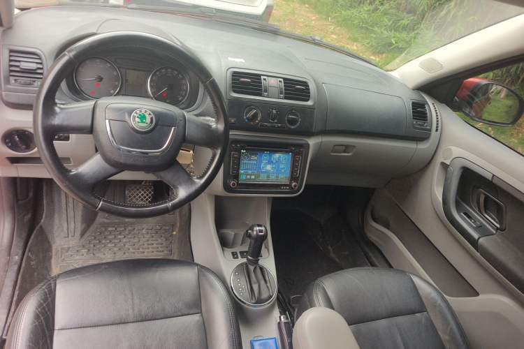 Used Skoda Fabia 2012 1.6L Automatic Crystal Edition Center Console