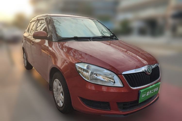 Used Skoda Fabia 2012 1.4L Automatic Crystal Edition Front Right 45 Deg