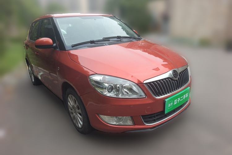 Used Skoda Fabia 2012 1.6L Automatic Crystal Edition Front Right 45 Deg