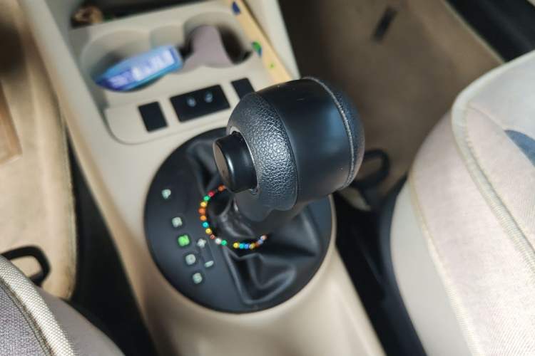 Used Skoda Fabia 2012 1.4L Automatic Crystal Edition Gear Lever