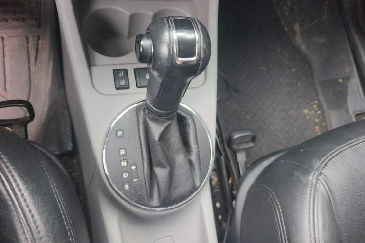 Used Skoda Fabia 2012 1.6L Automatic Crystal Edition Gear Lever