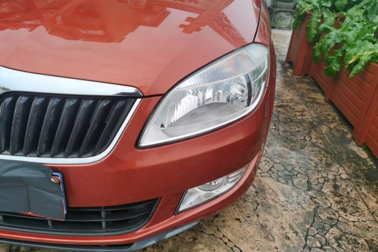 Used Skoda Fabia 2012 1.4L Automatic Crystal Edition Left Front Headlight
