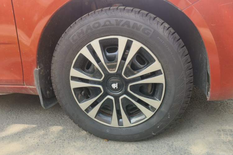 Used Skoda Fabia 2012 1.4L Manual Crystal Edition Right Front Wheel Hub