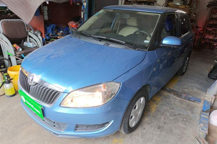 Used Skoda Fabia 2014 1.4L Manual Crystal Edition Guazi used car, China used car export, Used car for sale, Used cars, Cheapest cars for sale