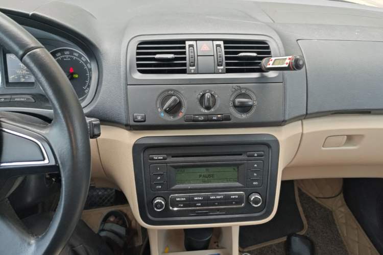 Used Skoda Fabia 2014 1.4L Automatic Crystal Edition Audio And AC Panel