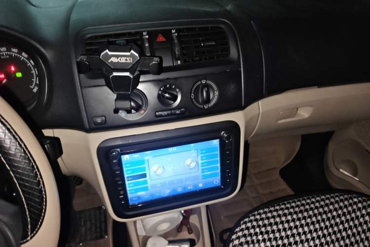 Used Skoda Fabia 2014 1.4L Automatic Crystal Edition Audio And AC Panel