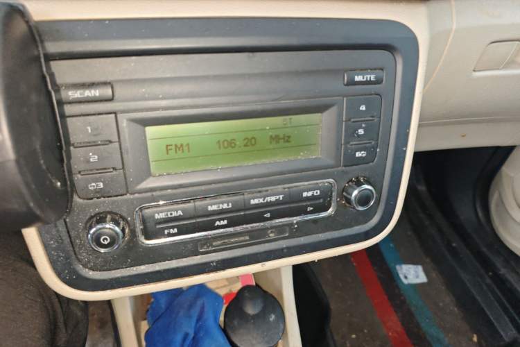 Used Skoda Fabia 2014 1.4L Manual Crystal Edition Audio And AC Panel