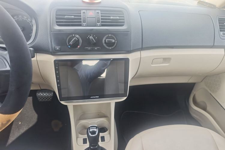 Used Skoda Fabia 2014 1.4L Automatic Crystal Edition Audio And AC Panel