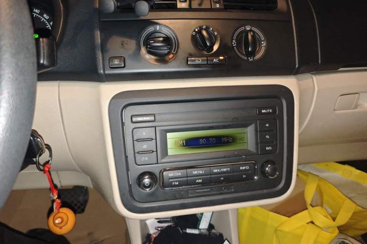 Used Skoda Fabia 2014 1.4L Automatic Crystal Edition Audio And AC Panel