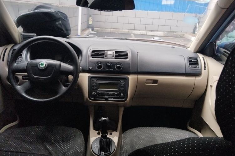 Used Skoda Fabia 2014 1.4L Automatic Crystal Edition Center Console