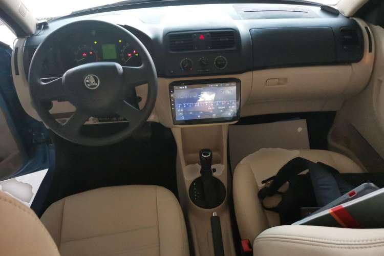 Used Skoda Fabia 2014 1.4L Automatic Crystal Edition Center Console