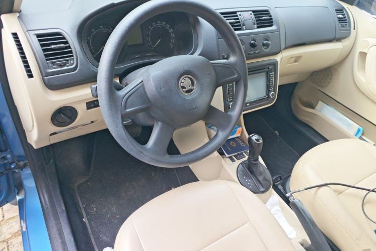 Used Skoda Fabia 2014 1.4L Automatic Crystal Edition Center Console