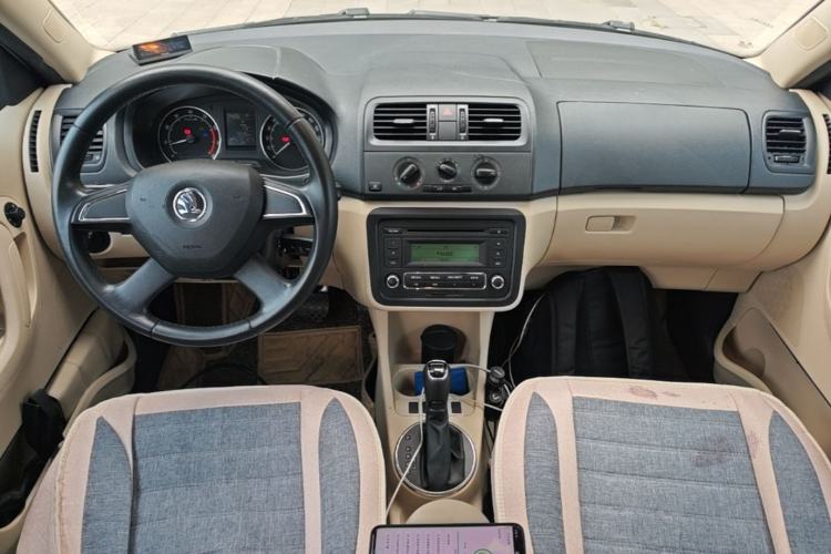 Used Skoda Fabia 2014 1.4L Automatic Crystal Edition Center Console
