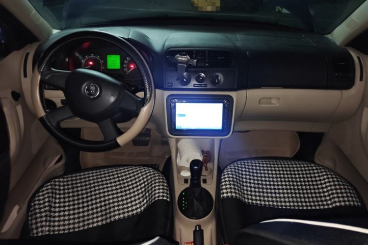 Used Skoda Fabia 2014 1.4L Automatic Crystal Edition Center Console
