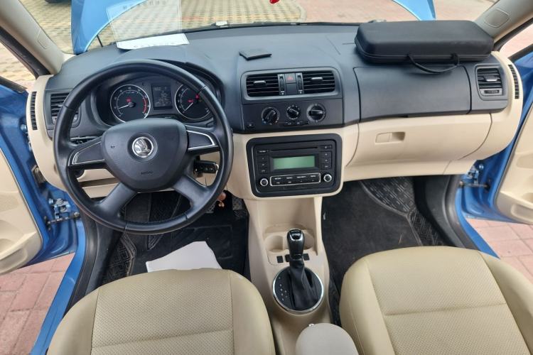 Used Skoda Fabia 2014 1.4L Automatic Crystal Edition Center Console