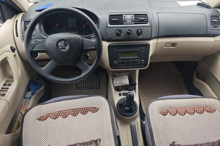 Used Skoda Fabia 2014 1.4L Manual Crystal Edition Center Console