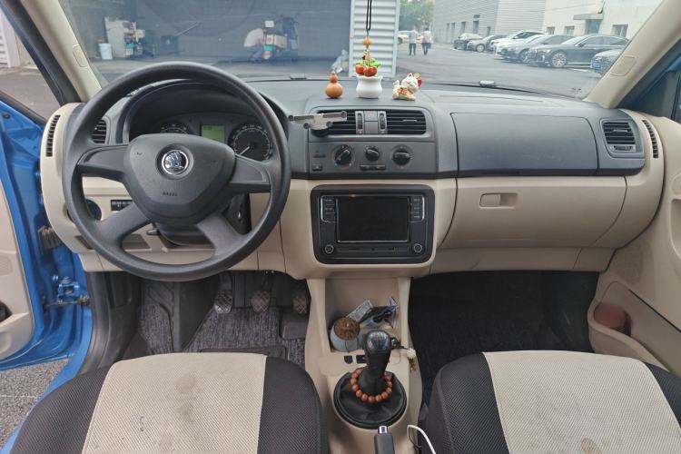 Used Skoda Fabia 2014 1.4L Manual Crystal Edition Center Console