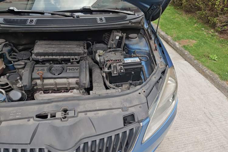 Used Skoda Fabia 2014 1.4L Automatic Crystal Edition Engine Bay Left