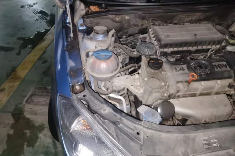 Used Skoda Fabia 2014 1.4L Manual Crystal Edition Engine Bay Right