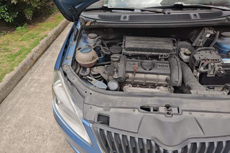 Used Skoda Fabia 2014 1.4L Automatic Crystal Edition Engine Bay Right
