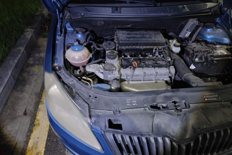 Used Skoda Fabia 2014 1.4L Manual Crystal Edition Engine Bay Right