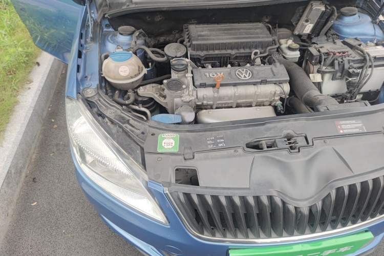 Used Skoda Fabia 2014 1.4L Manual Crystal Edition Engine Bay Right