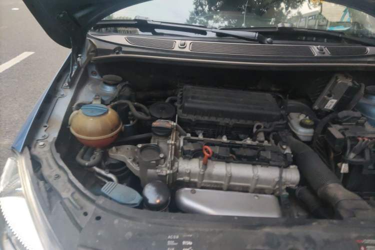 Used Skoda Fabia 2014 1.4L Automatic Crystal Edition Engine Bay Right