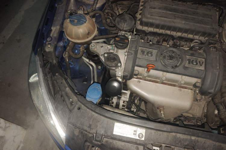 Used Skoda Fabia 2014 1.4L Automatic Crystal Edition Engine Bay Right
