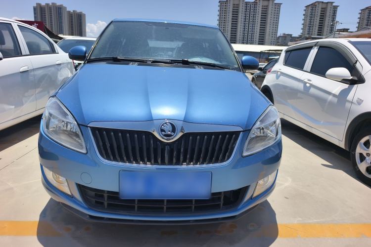 Used Skoda Fabia 2014 1.4L Automatic Crystal Edition Exterior 2