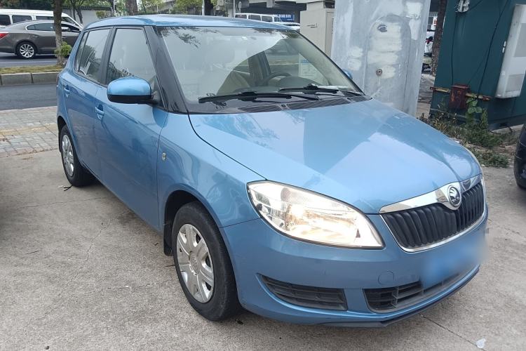 Used Skoda Fabia 2014 1.4L Automatic Crystal Edition Exterior 2
