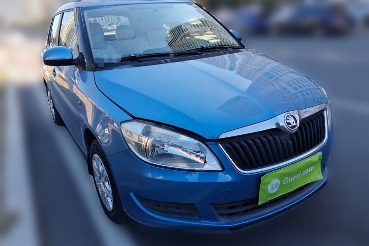Used Skoda Fabia 2014 1.4L Automatic Crystal Edition Exterior 2