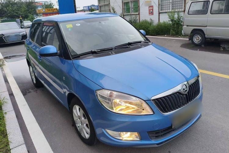Used Skoda Fabia 2014 1.4L Automatic Crystal Edition Exterior 2