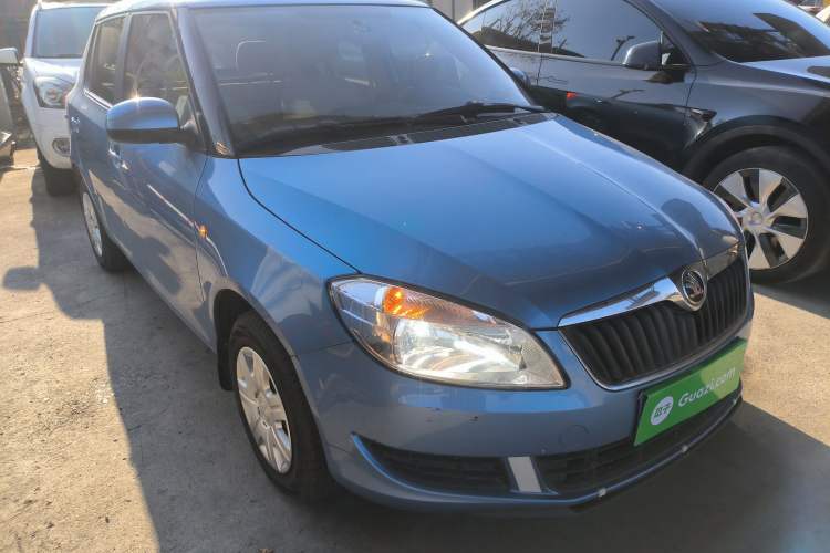 Used Skoda Fabia 2014 1.4L Automatic Crystal Edition Exterior 2