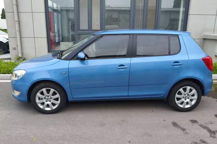 Used Skoda Fabia 2014 1.4L Automatic Crystal Edition Exterior 3