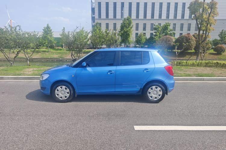 Used Skoda Fabia 2014 1.4L Automatic Crystal Edition Exterior 3